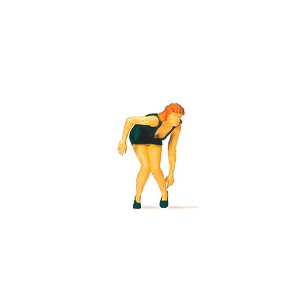 Preiser H0 - 28121 - Woman with Shoe Problems