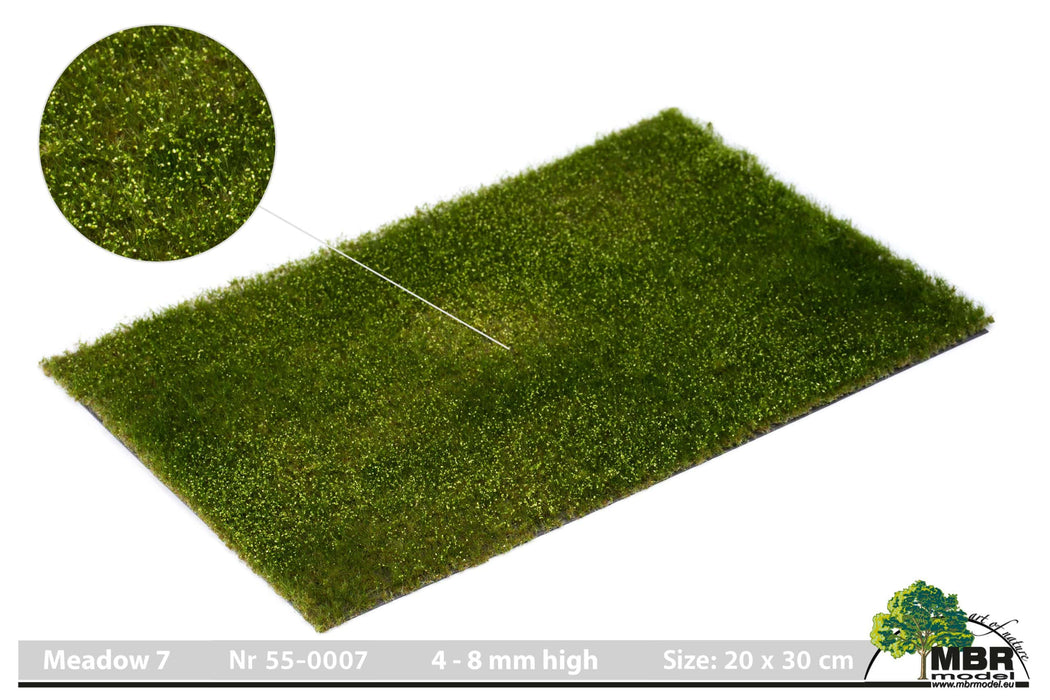 MBR 55-0007 - Realistische Grasmat - Groen met Bloeiend Wit - 20x30cm