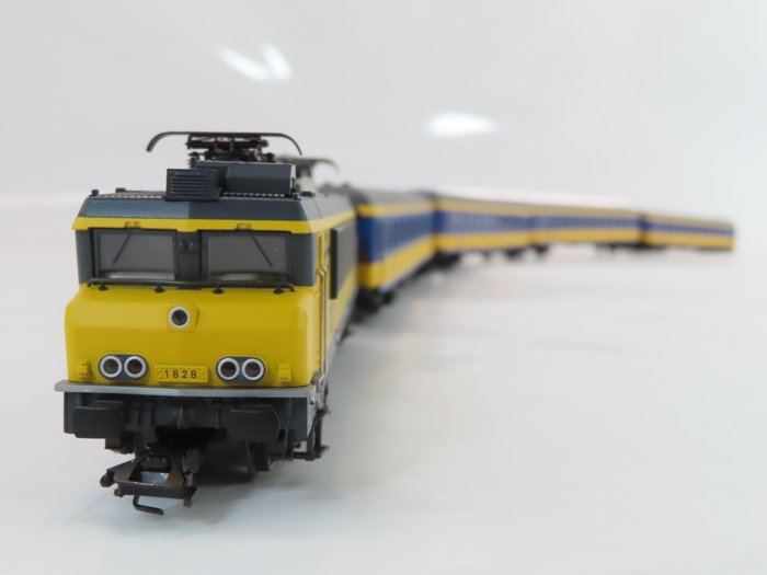 Märklin 26561 - Set Locomotief + 5x Passagiersrijtuigen - NS 1828 + ICK - MFX & Sound