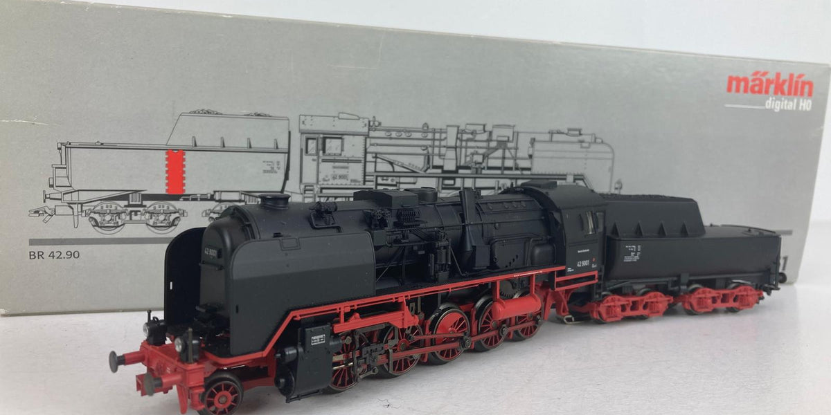 Märklin 39161 – Steam locomotive BR 42.90 DB 
