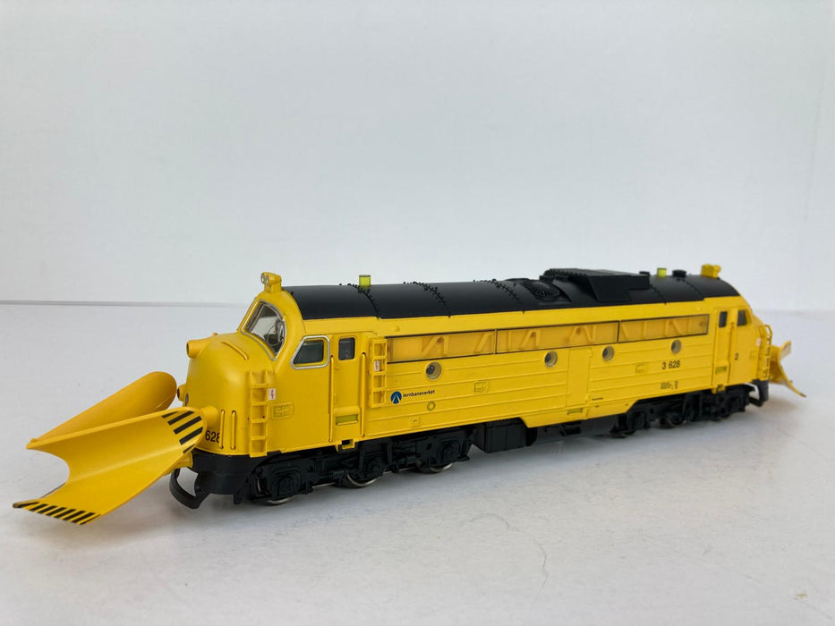 Märklin 37662 – NOHAB Di3 628 from Jernbaneverket (NSB) – Snowplows