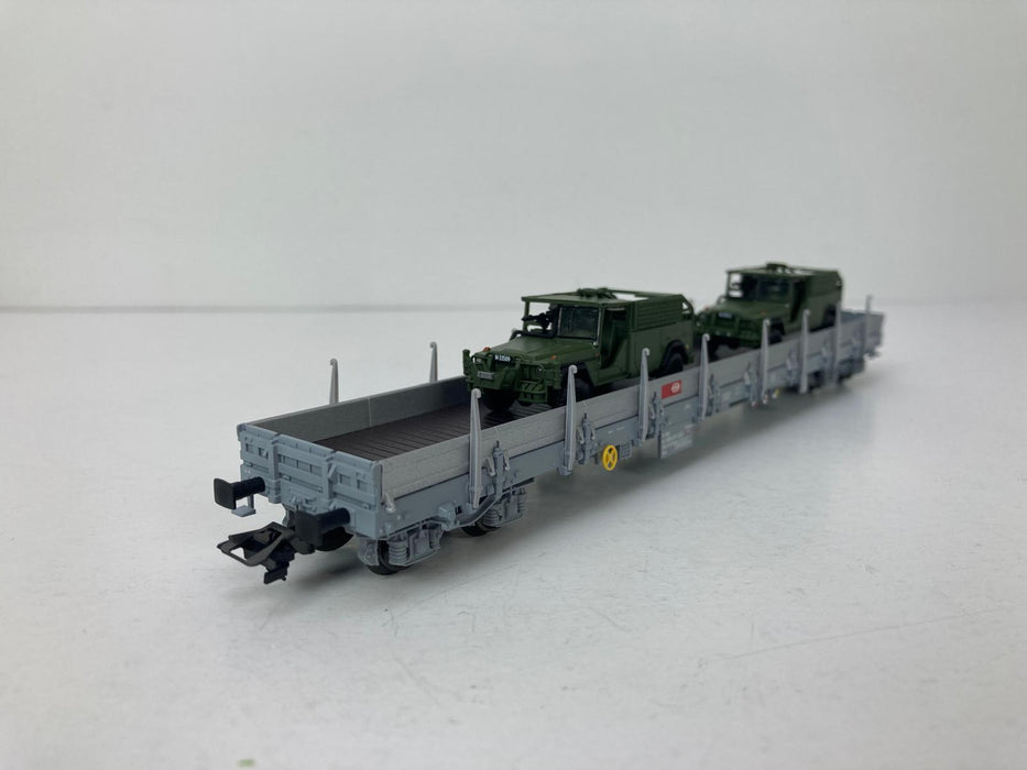 Märklin 47068 - Low-sided wagon Res with cars - Swiss Army